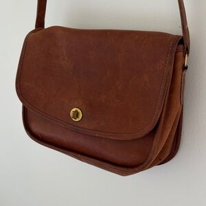 Brown VINTAGE leather Coach sling bag 💕
